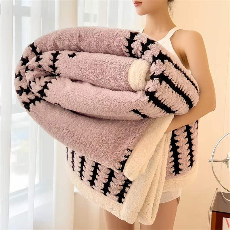Super Soft Flannel Multifunctional Blanket Super Thick and Warm Queen Size Bed Blanket Cozy Skin-Friendly Nap Blanket Comforter
