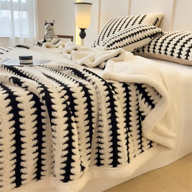 Super Soft Flannel Multifunctional Blanket Super Thick and Warm Queen Size Bed Blanket Cozy Skin-Friendly Nap Blanket Comforter